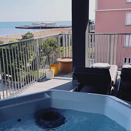 Diva Hotel Lignano - Adults Only Lignano Sabbiadoro Exterior photo